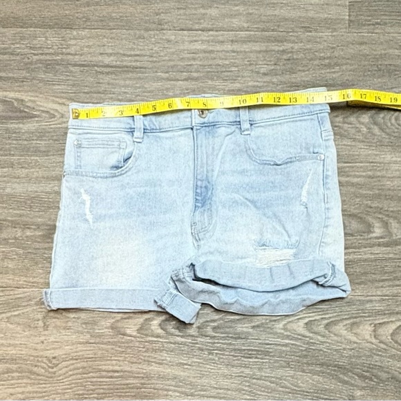 Wallflower Light Wash Jean Shorts - Picture 2 of 7